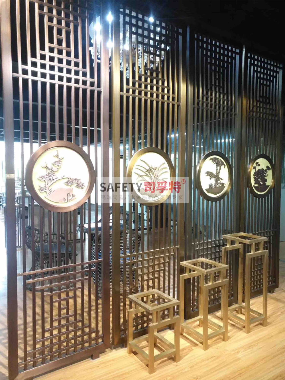 不銹鋼屏風(fēng)隔斷有哪些特點(diǎn)[司孚特金屬屏風(fēng)，不銹鋼屏風(fēng)](圖4)